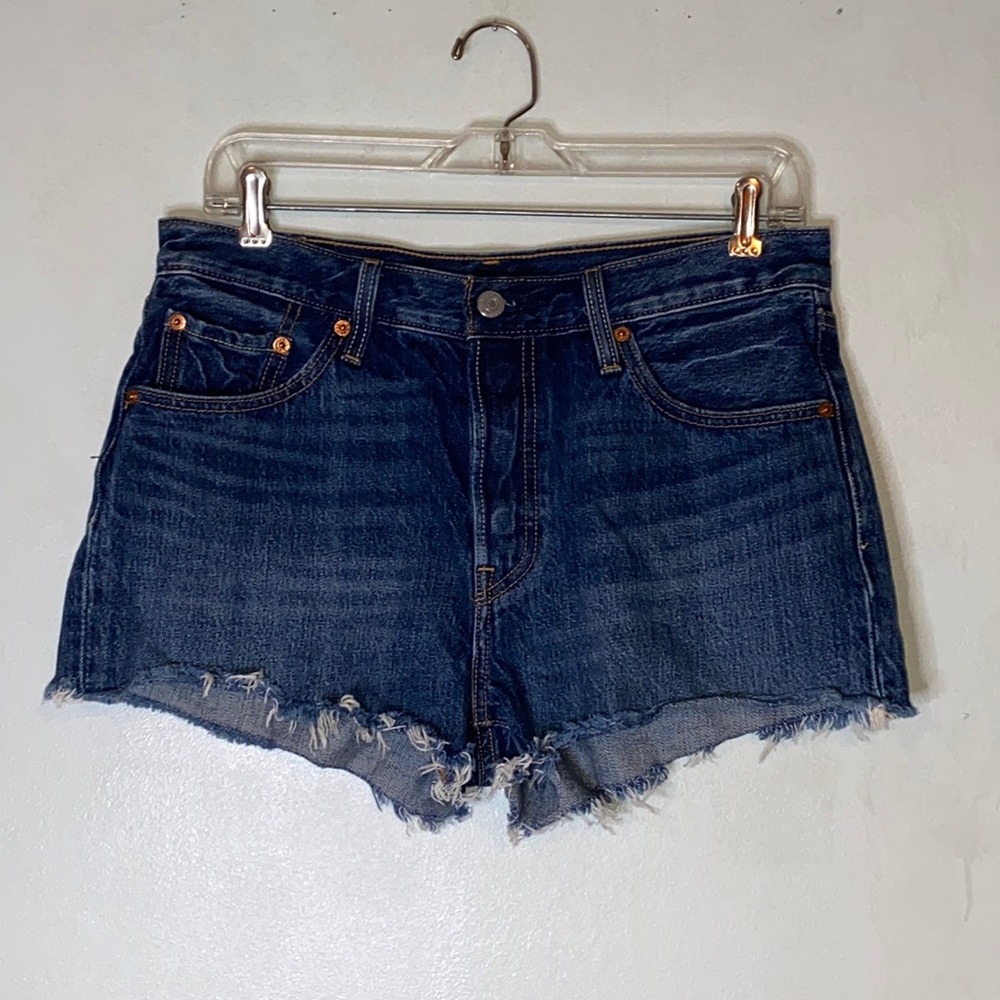 Levi 501 Raw Hem Mid-rise Button Fly Medium Wash Denim Shorts-Size 29-2” Inseam